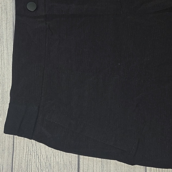 Athleta Women's Trekkie Bermuda 2.0 Black Size 12 - Picture 3 of 10